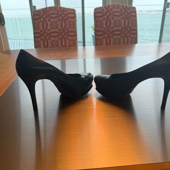 Vera Wang Classic Black Heels - Picture 8 of 11